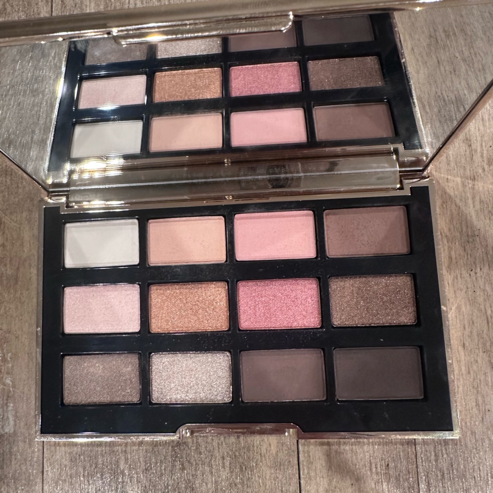 Luster & Glow Eye Palette - Limited-edition set of 12 sunset-inspired shadows